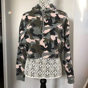 Army patterned H&M crop sweater